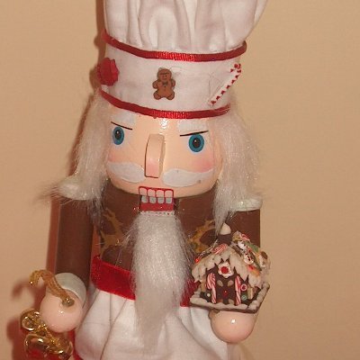 Fan of Måns Zelmerlöw. And what should I do without my dolly collection??? And creating new Nutcracker dolls.