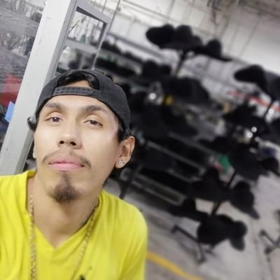 AngelSe11755117's profile picture. estoy soltero
3333201760
ing: @aronchavez43
tiktok: @aronchavez124
face: angel serrano