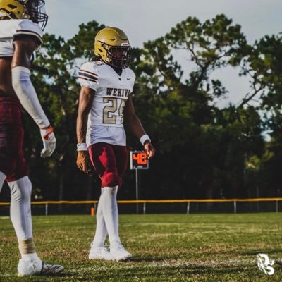 Class of 24’ ,FS/CB , -Height 6’0”, weight 180 , -Orlando FL 🍊, student athlete 📚 , #954–849-0887 , kalenm895@gmail.com