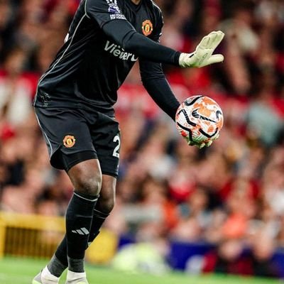 Live from old Trafford//Engineer//Gadget dealer/Messi loyalist//someone that doesn't believe in common sense//musiala is not your mate
