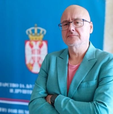 Pomoćnik ministra za ljudska i manjinska prava i društveni dijalog. Član predsedništva @socijalisti