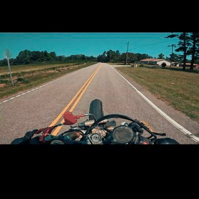 NY gangsta living in a southern world , popping wheelies and running from 12
Catch me if u can suckas