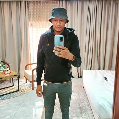 moeketsi_za's profile picture. Half introvert.♥ Of Gold. Big Fan of jcole.