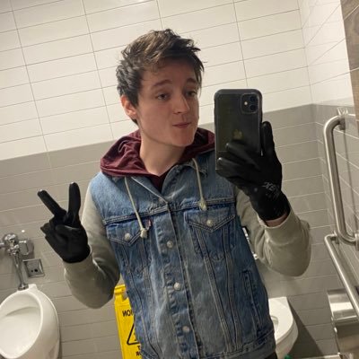 🏳️🌈mildly interesting (he/him) I’ll be chillin in the dungeons if you need me #BLM 🖤don’t let them turn down your light // 22