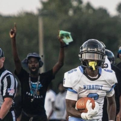 Ribault HS Alumni.. Varsity WR Coach-PGC/Recruiting Coordinator @footballribault HS..Jeremiah 29:11.. Owner/Founder of MossLab👨🏾🔬🥼