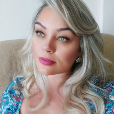 Sylwave's profile picture. Um brinde ao inesperado e às diversas formas de seguir em frente.