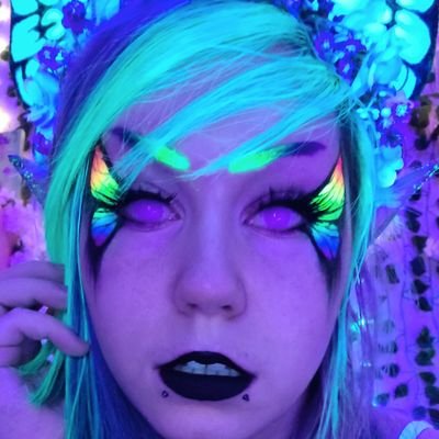 ✨️Fairy Spreading Good Vibez✨️
🌈 Lg(b)tq+ 🩷 Streamer 🧡 MUA💛Content Creator💚 Stoner 💙OF Model💜 Email for Buisness✨️Click that link 🥰