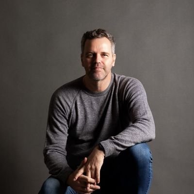 Arquiteto e Urbanista na Cocato Studio, ex atleta profissional de voleibol, salto + floripa.