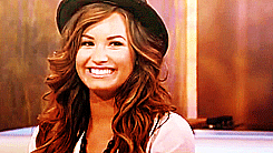 Oi , somos uma equipe, e estamos começando um Fan Site, para a Demetria (: