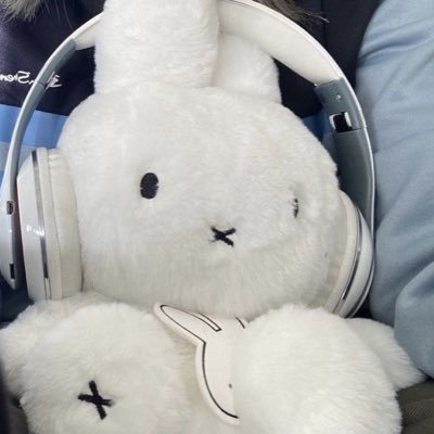 moonflowerpot's profile picture. multi + swiftie 🏳️‍🌈i love my bf kys