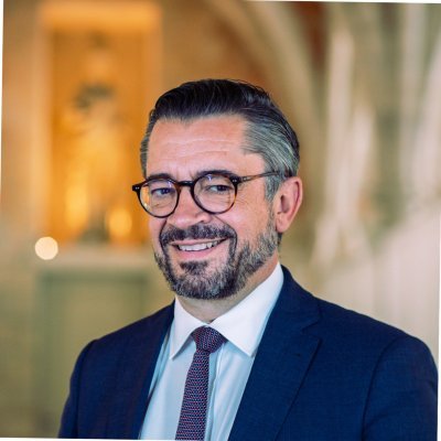 Directeur Général du @CBernardins. 
Membre du Dicastère pour les Laïcs, la Famille et la Vie @LaityFamilyLife, Rome.
Vice-Délégué Pontifical @FoyerDeCharite