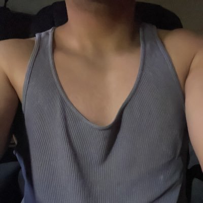 Just a single bi guy from AZ. sometimes a guy has needs and well twitter is pretty good at helping. Might add you on snap at nerdygymboi love nsa fun, gym game