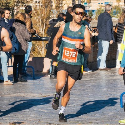 Atleta popular , amante del slow running

10km           --------}     39:54 

Half marathon    ------- } 1h26'51