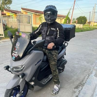 SirVersaedist's profile picture. Dad bod // Geeky Dad Looks na pogi :D // 📩 for Collab //  BB - On PrEP // Versa Opposite // Masochist-Sadist // Adult Content 🔞 // Manly // Kind // Partnered