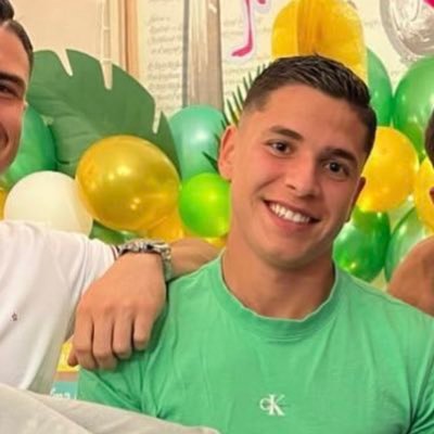 ThibautG13_'s profile picture. A JAMAIS LES PREMIERS . South Winners dans la peau 💙🤍