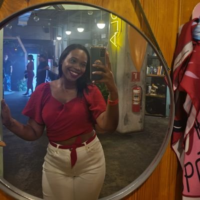 itzelirazema's profile picture. 25✨