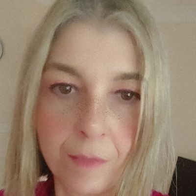 Maths and Science Teacher with interests in travelling, fashion, handcrafted items and desserts making.