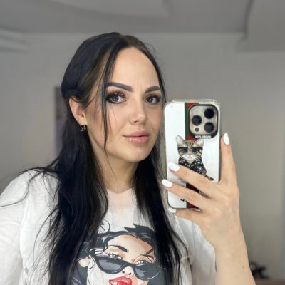 CristinaPop90 Profile Picture