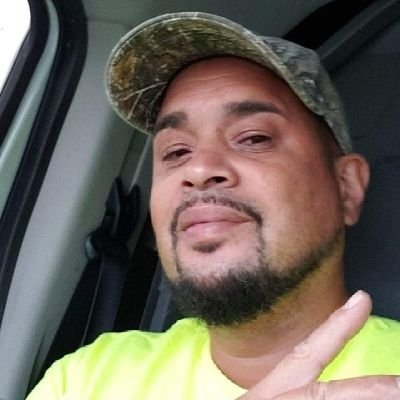 josesaezwork's profile picture. I just want the right one