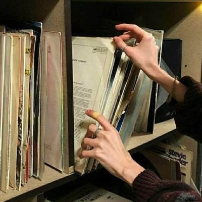 InkAndIdeas's profile picture. Exploring ideas through books, sharing reviews, and exchanging knowledge. Let's dive into the world of words together! 📚