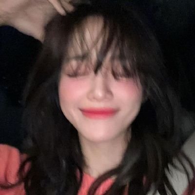 sylvienivy's profile picture. love is a dagger, it's a weapon to be wielded far away or up close.