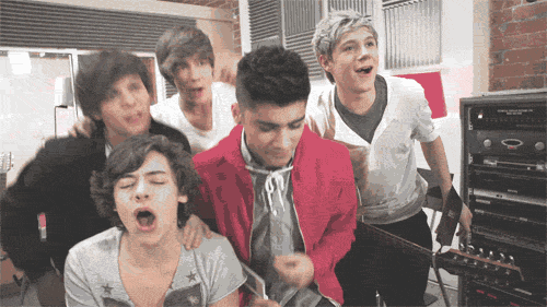 Amo a 1D,Miley,Justin.Soy Venezolana.Hablo asi todo lo wachiturro:$,y nadie me cambia.Soy un bello Unicornio que sigue devuelta