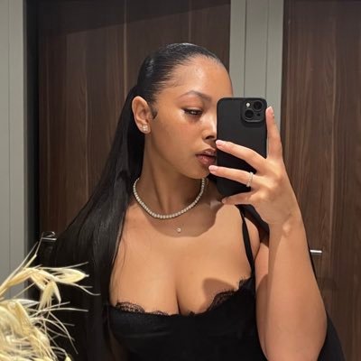 Joanna_Dcr's profile picture. The more you esteem yourself, the less you’ll need others to 🇸🇳