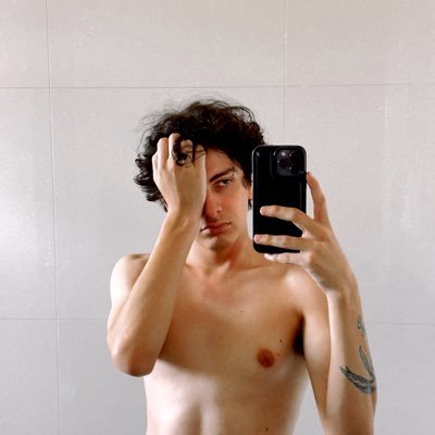 sim reclamo da vida, posto foto e indico umas músicas boas.