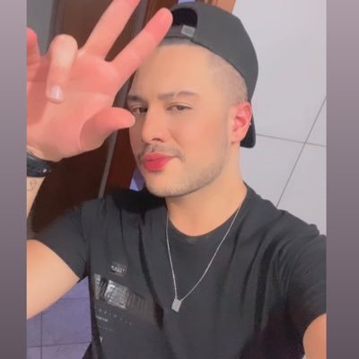 LPontanegra's profile picture. Tô aqui só pra ver meme e reclamar da vida