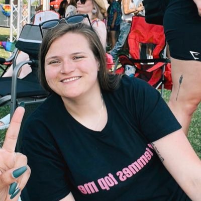 mollywade_'s profile picture. 🏳️‍🌈