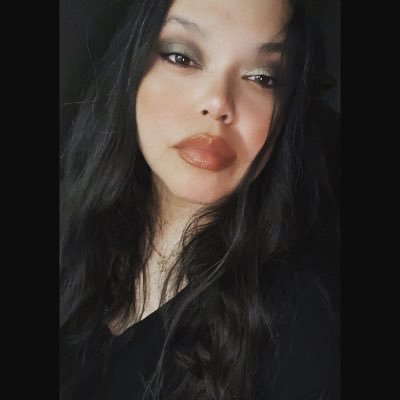 QUEENX18 Profile Picture