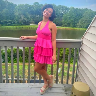LinzBurnette's profile picture. UNC BSN '21 🐏