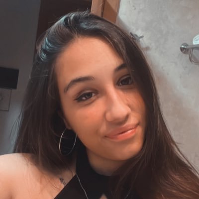 ainhoaa_leaal's profile picture. 21🌸.❤️💛💜