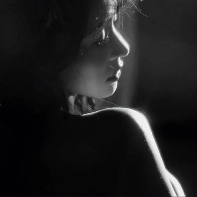 Fadil_Listianto's profile picture. 你可以選擇愛我或不愛我，而我只能選擇愛你或更愛你。