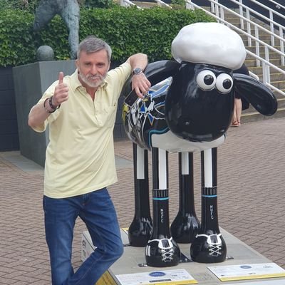 NUFC Fan and PROUD Geordie ❤️ also a big fan of EMINEM HWTL  ❤️ CLF ❤️ #twitter92