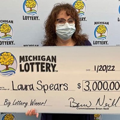 Laura Spears Winner of the largest powerball jackpot lottery... $3,000,000 giving back to the society by paying credit cards debt,together we do good things 🙏