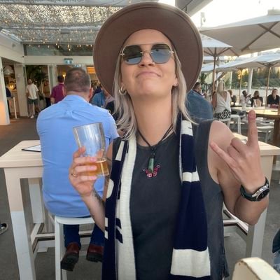 lover of Tequila, Sunglasses and scooters. 

I'm Taryn and I make jokes when I'm uncomfortable. 

#Carltonfc