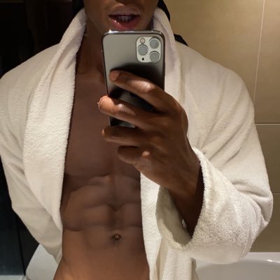 27 🇧🇧 🇯🇲 | content creator | Bi 🌈 Kink friendly