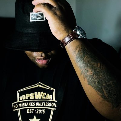 ::: Amapiano vocalists /Ex rapper /Hip Hop Radio host / I design clothes for a living check my work on IG oopswearsa.
