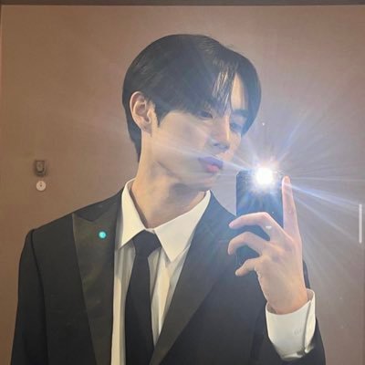 ♱. ﹙𝑰𝑳𝑳𝑼𝑺𝑶𝑹𝒀﹚ : A mo͟n͟s͟ieur of enticement, for his countenance bears an irresistible charm drawing the gaze of all with a captivating force.
