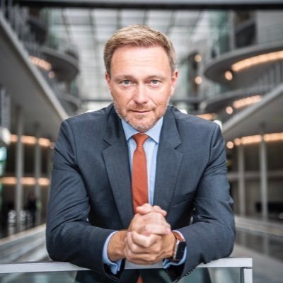 Parodie Account. Ein Volk sollte nicht Angst vor seiner Regierung haben, sondern die Regierung Angst vor seinem Volk.