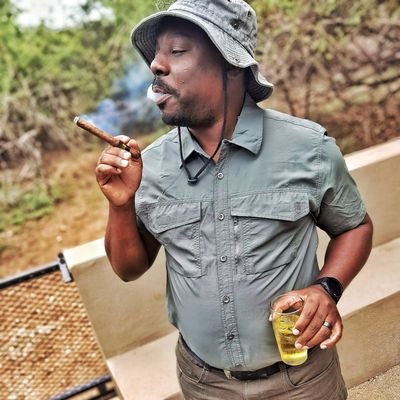 simplicity is complex..💓hip-hop and house, 💓 partying... karma has no menu, u get served what you deserve, kaizer chiefs fan⚽ Chelsea fan, Barcelona fan.. Ifb