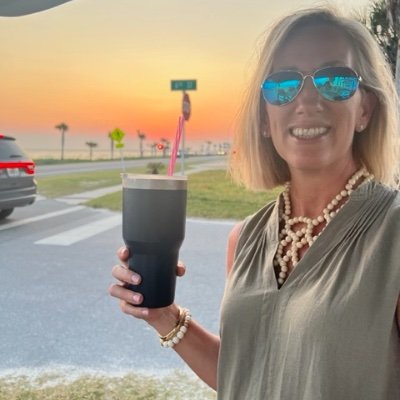 Christian, Mom, Wife, MiMi, sister, daughter, sky queen, expert adult beverage drinker, Dawg (& dog) lover. Mostly a Georgia girl stuck in Alabama. #GoDawgs