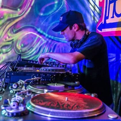 CaZv010's profile picture. Basement Trax🎧