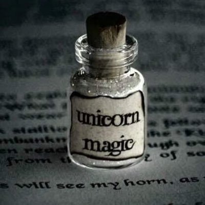 Scottish 🏴 Screenwriter ✍️ by day. Superhero 🦸🏻♂️ by Knight. ☺️ 🤓 🏳️🌈 | Genre: Drama/Thriller/ Suspense through a queer lens.