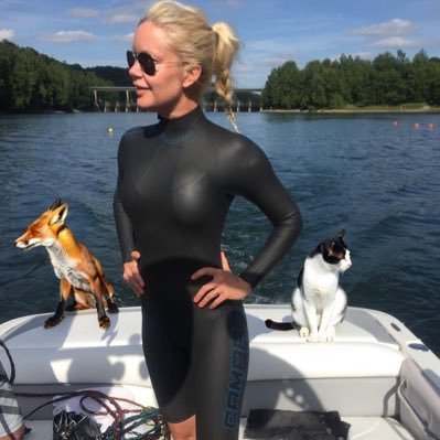 Även kallad Queen Sofia 👑 trött på PK, älskar livet, katter 🐱, rävar 🦊 , politik och när Sverige sportar. Sarkasm finns med ibland för ni som inte fattar.