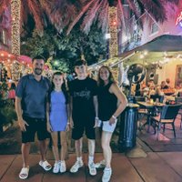 Lindsay Jones (@lindsaybfjones) 's Twitter Profile