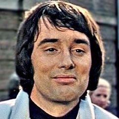 MuratYA11439202's profile picture. Uzun emellere kapılmışsın, ancak öleceksin.