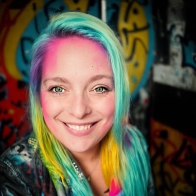 Looange's profile picture. Blogueuse, agente de développement et des communications TCMFCQ, future professionnelle en relations publiques mais surtout féministe qui ne mord pas encore !