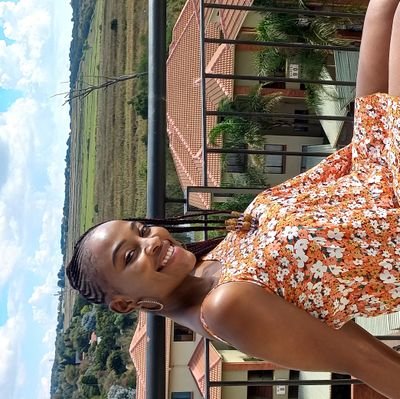 zama_zeeziiOF's profile picture.